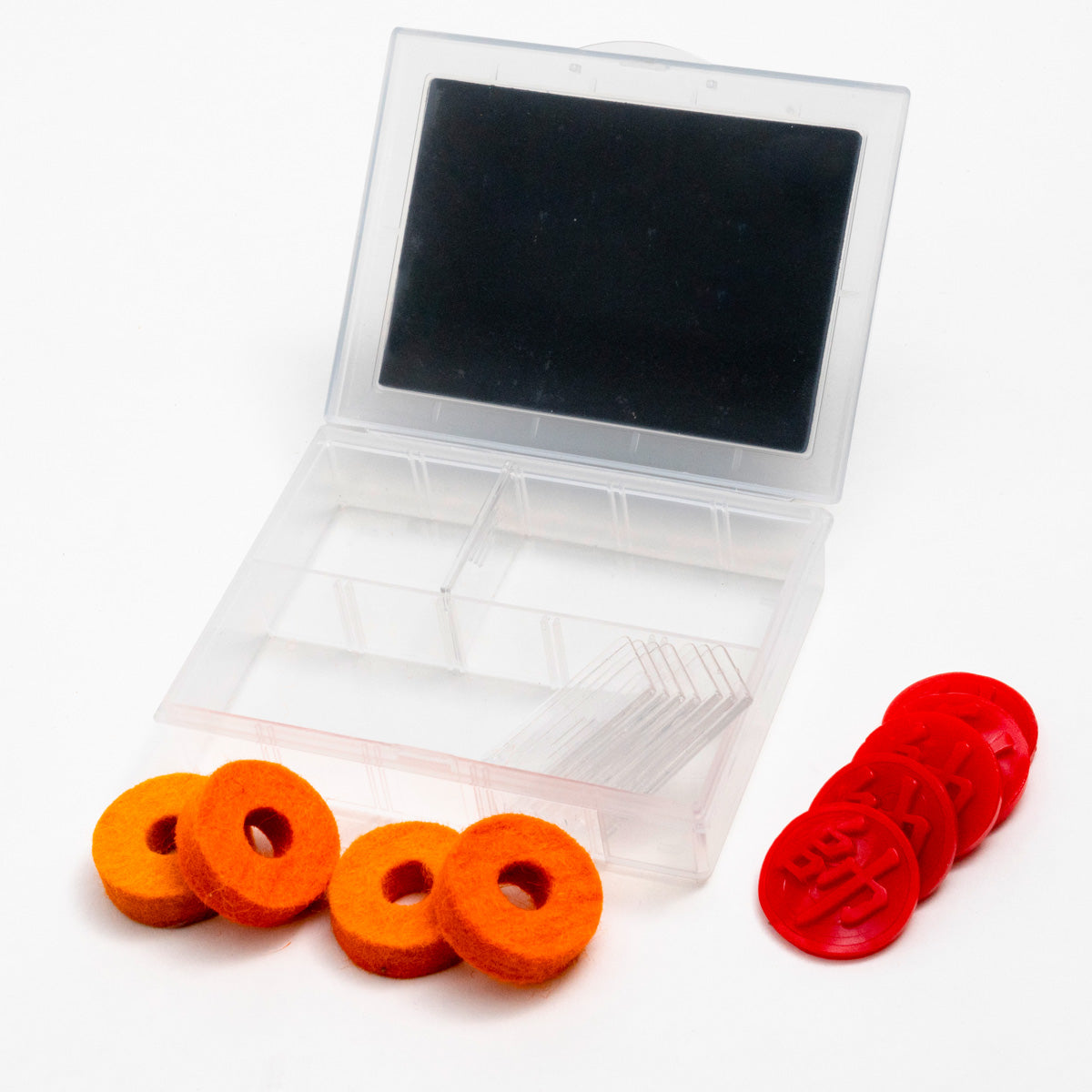 Survival kit Dixon: Include: 5x sordine "Red Hots Tone Control Damper Pads" (35x3,5 mm) - 4x feltrini per asta piatto Orange (35x12x10 mm) PAWS-9B1/4 - 1x box organizer con divisori rimovibili e riposizionabili e cuscinetto sul top (può fungere da ulter