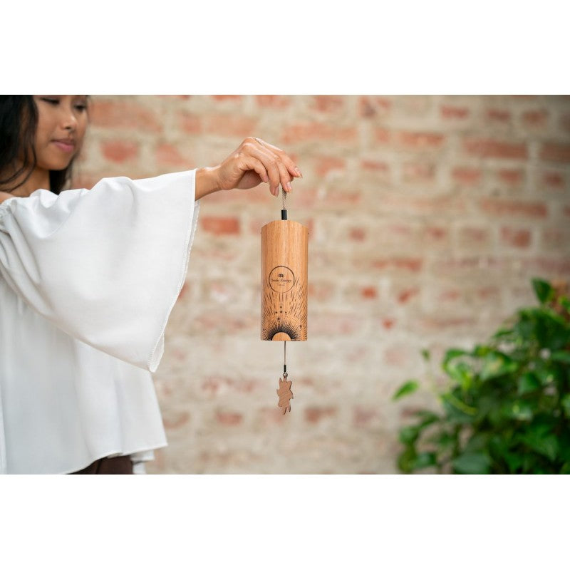 koshi wind chimes sonic energy. CBCAURORA Cosmic Bamboo Chimes producono toni morbidi e risonanti che riempiono il tuo spazio con un suono sereno, per la meditazione, i bagni sonori e lo yoga.
