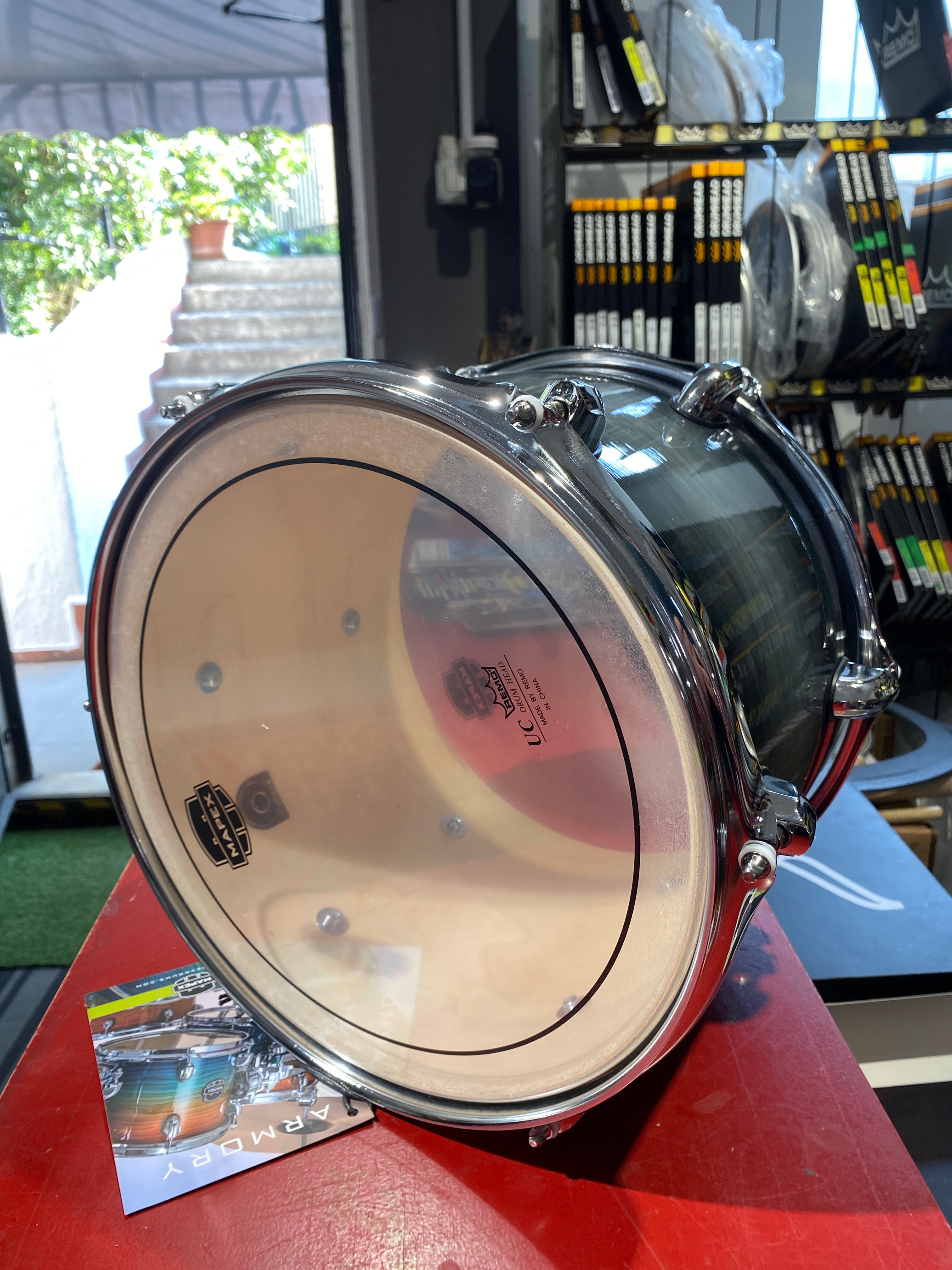 batteria mapex armory 2025 Rock 5 pezzi con supporto tom su cassa in finitura Black Onyx Burst OZ
