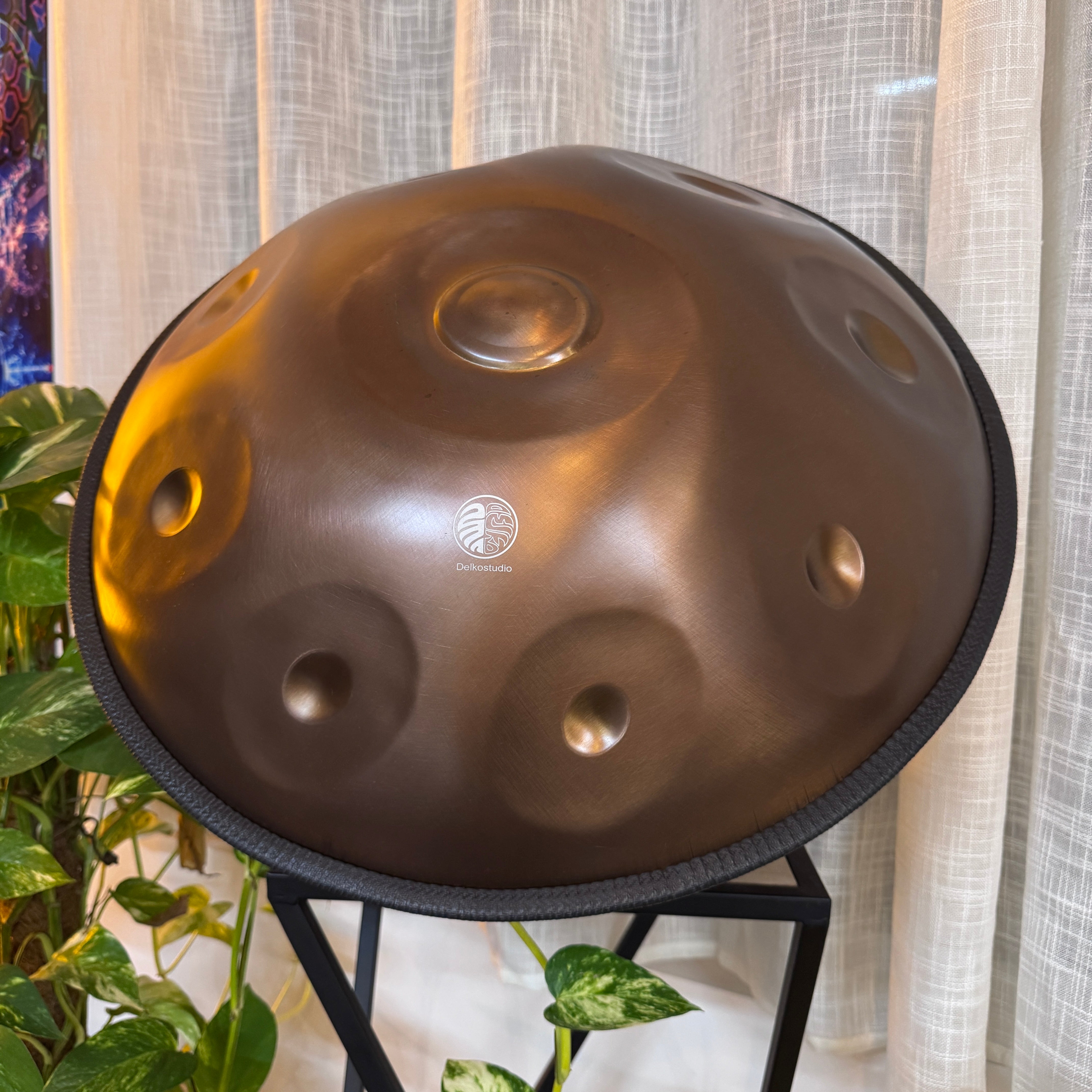 handpan percussion village by Delk modello romantic moon series scala RE minore Kurd 440hz