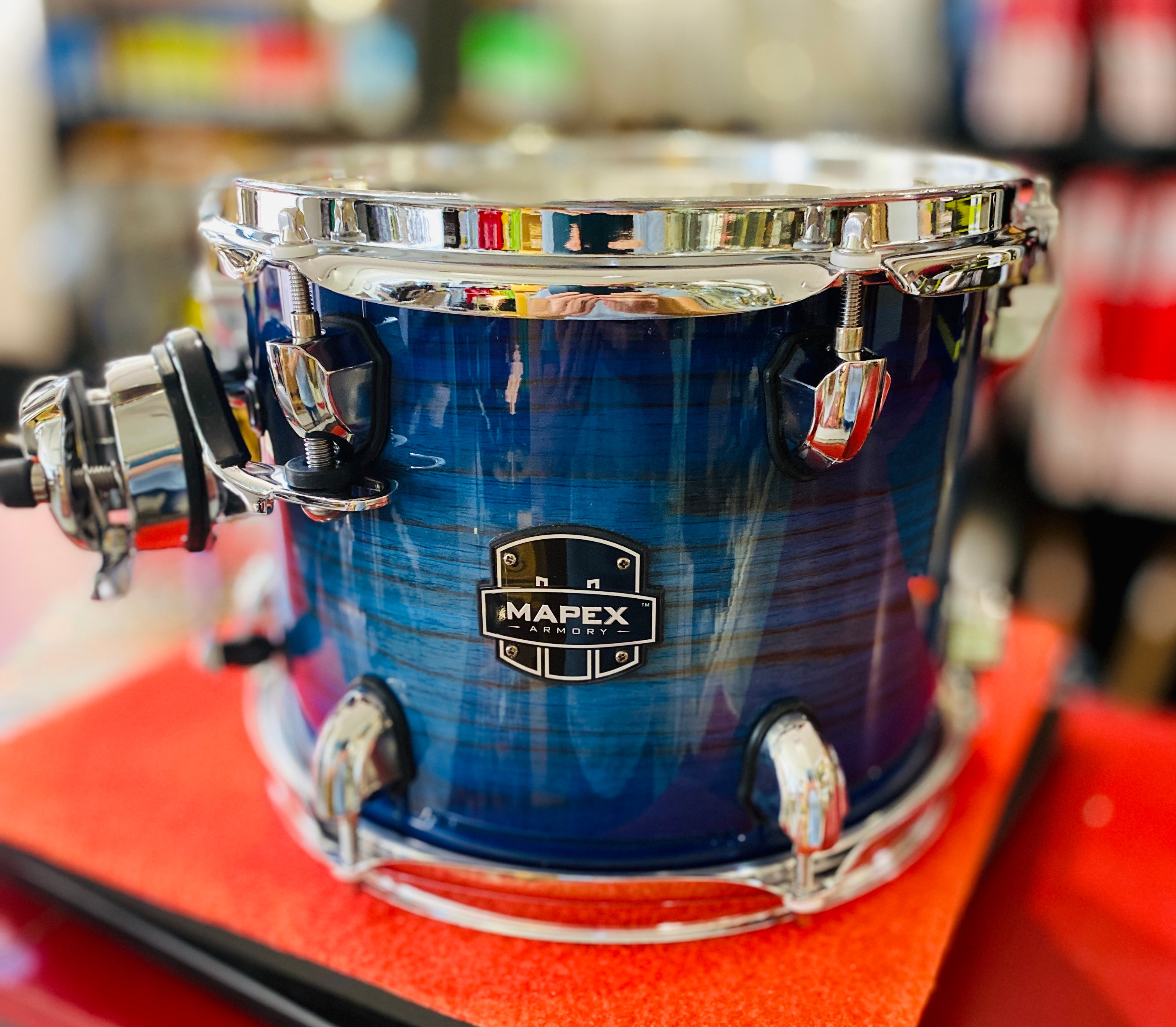 batteria mapex armory 2025 AR628SFUVNJ studioease 6 pezzi con supporto tom su cassa in finitura Blue Wave Burst NJ
AR628SFUVNJ